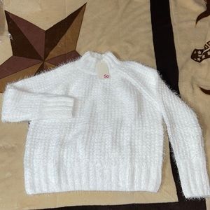 Cute Juniors White Feathered Turtleneck 🐢